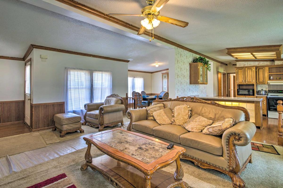 Relaxing Prairie Home, 29 Mi to Starkville! - Housity