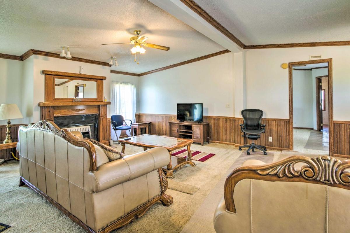 Relaxing Prairie Home, 29 Mi to Starkville! - Housity