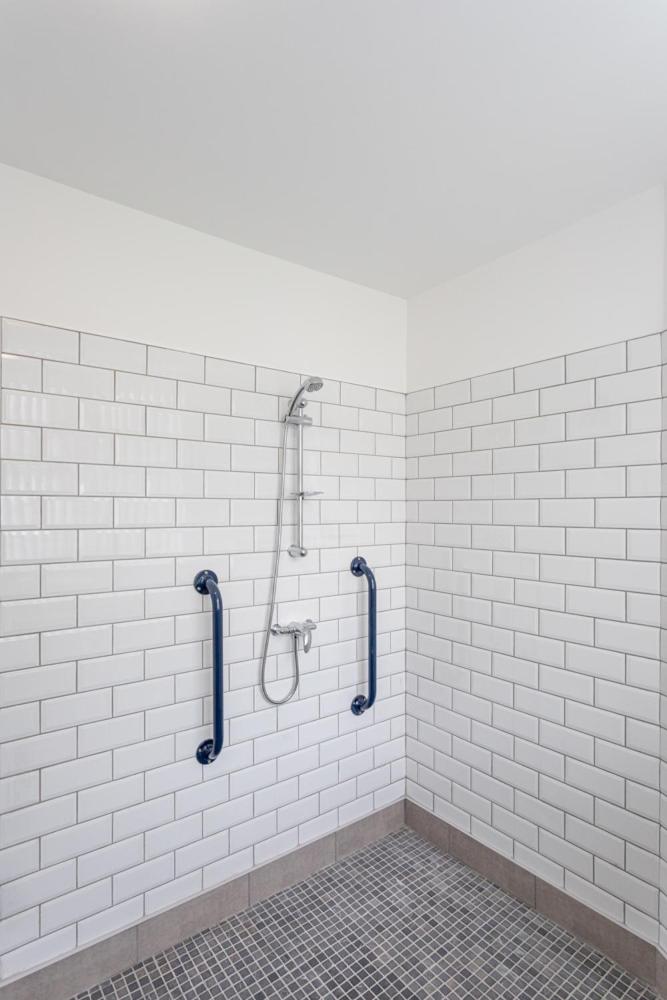 Dusties Hotel - Housity