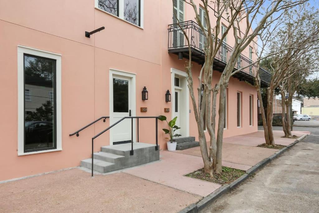 Suitetrails - Fab 1838 Garden District 5BR with Parking And Balcony