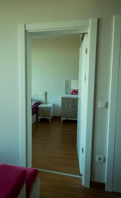 Lake View luxury apart with everything you need - Housity