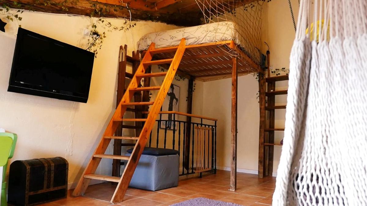 Cal Xulipa, casa familiar al centre de Tremp - Housity