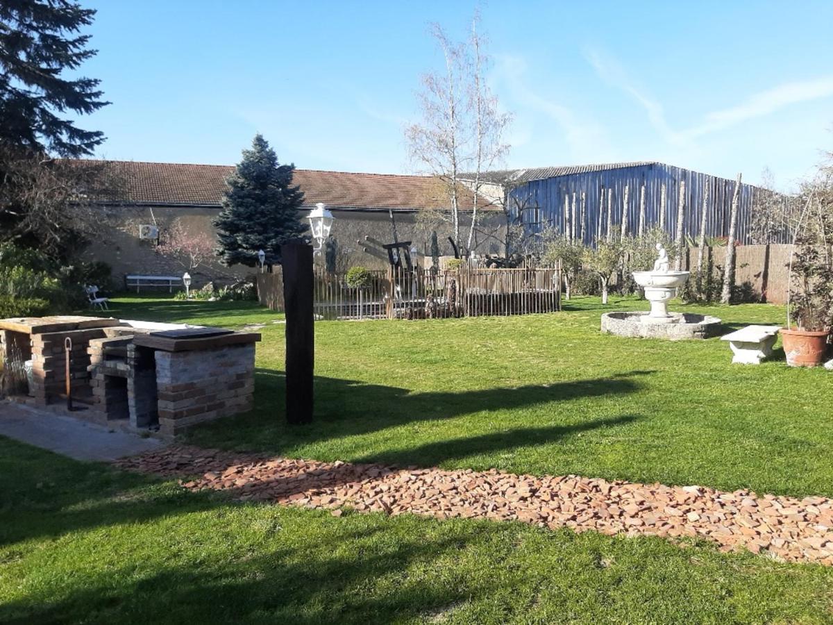 Gîte Mont-prés-Chambord, 5 pièces, 13 personnes - FR-1-491-309 - Housity