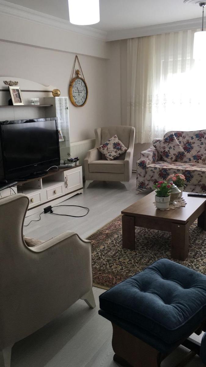 100m2 apartment, central location, free parking - Housity