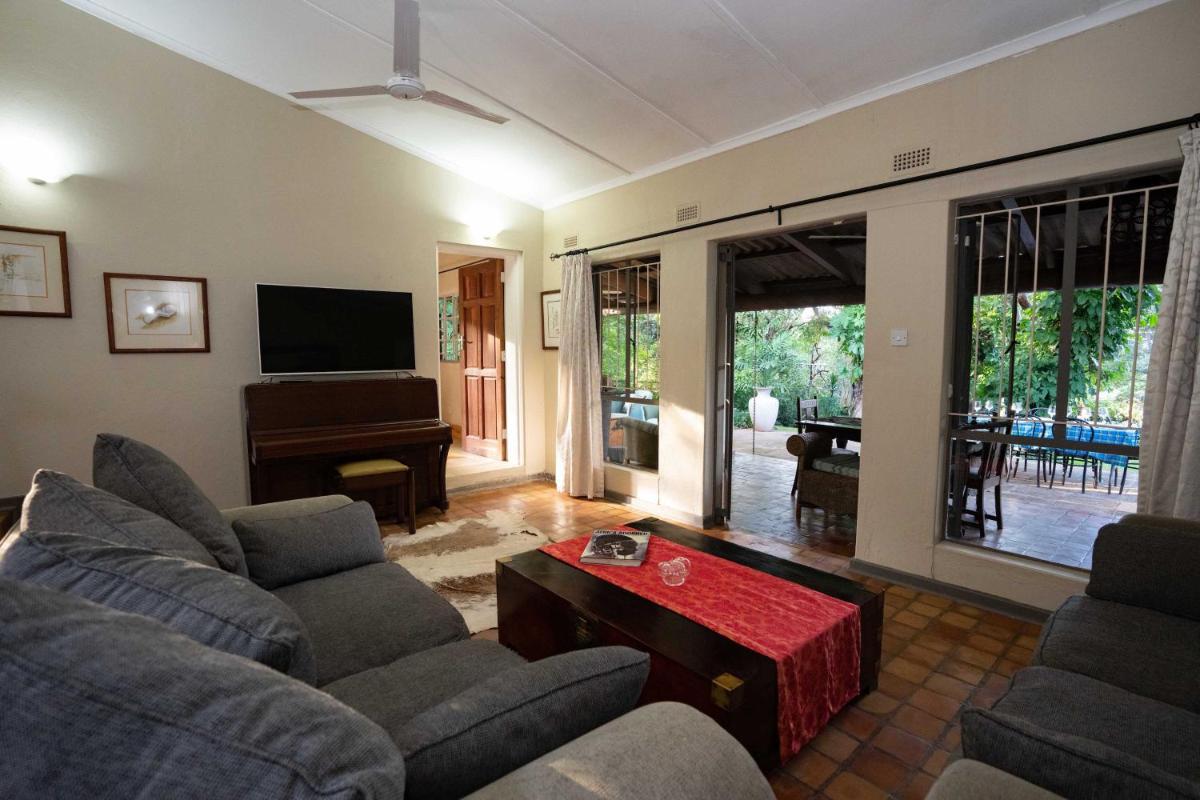 Suitetrails - Beautiful family home set in large lush gardens in the heart of Victoria Falls - 1999