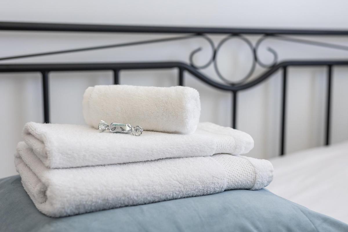 Arctic Starry City Suite - Housity
