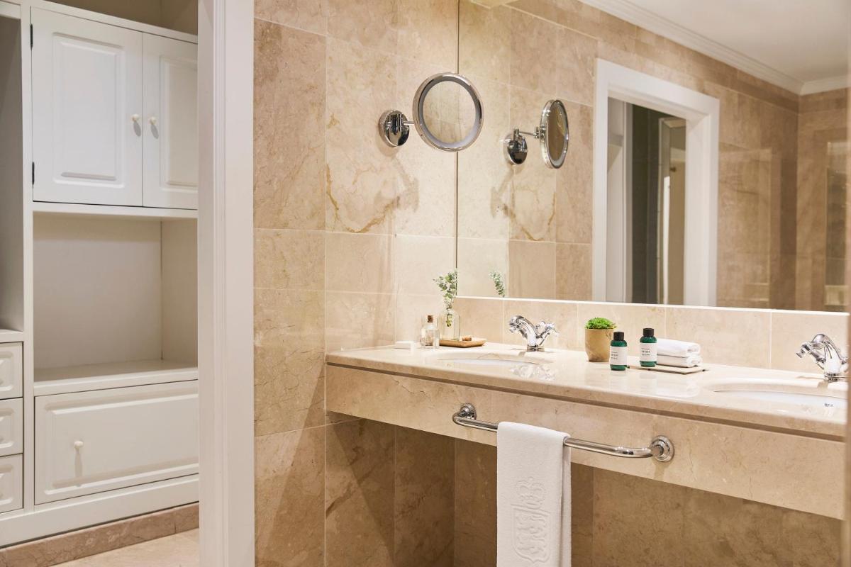 Un baño de Marbella Club Hotel · Golf Resort & Spa