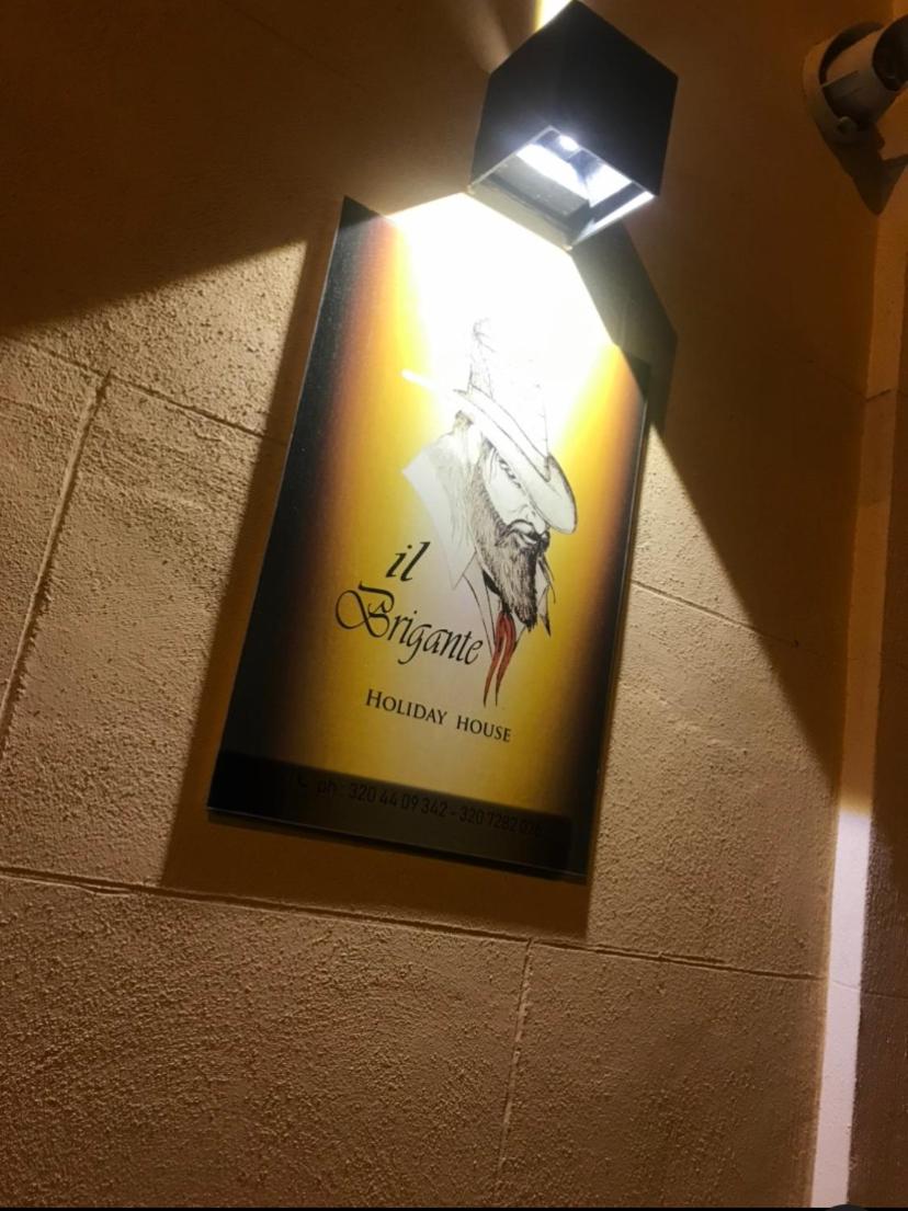 Il Brigante - Housity