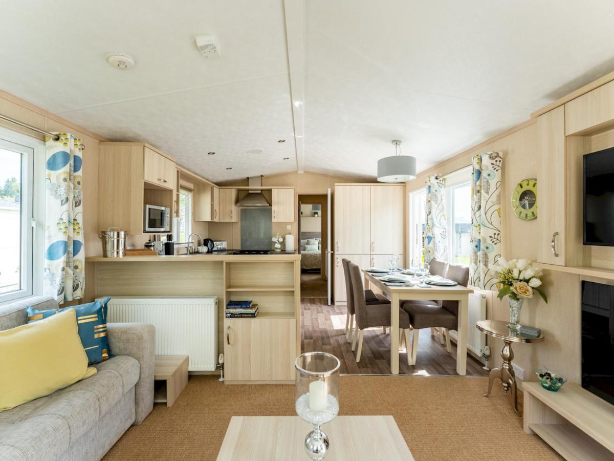 Pass the Keys Delightful New 2 bedroom caravan with parking - Housity