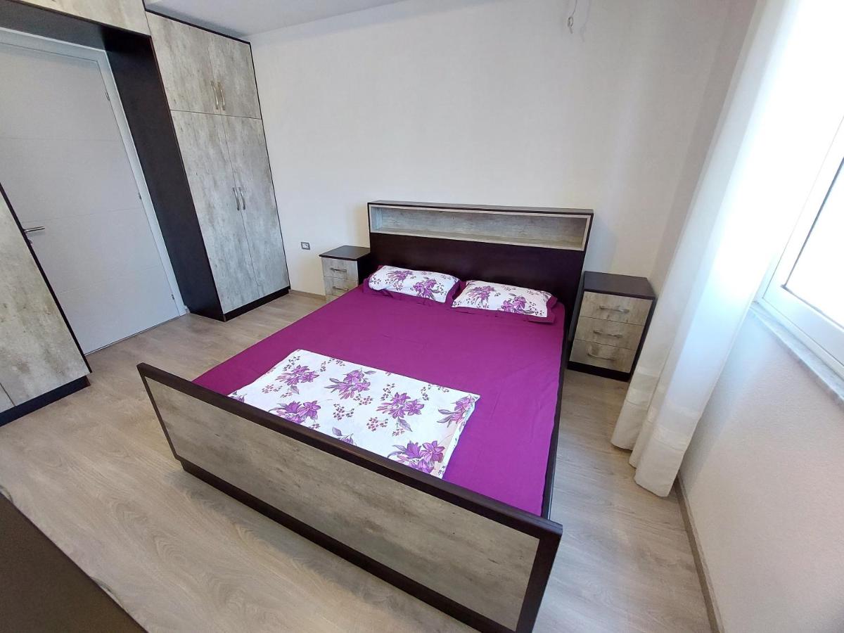 Tina's 1-bedroom condo apartment - Housity