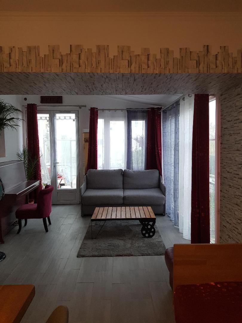 APPARTEMENT AVEC BALCON ENTRE PARIS ET DISNEY - Hizvo