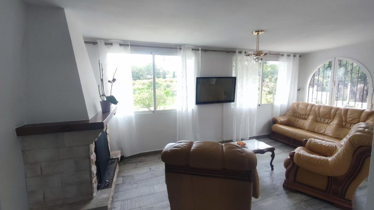 Lovely 4-Bed House in Altea with swimming pool - Housity