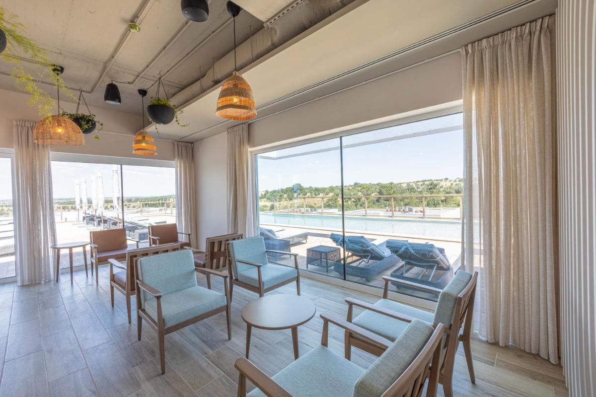 Uma área de estar em Sleep & Nature Hotel