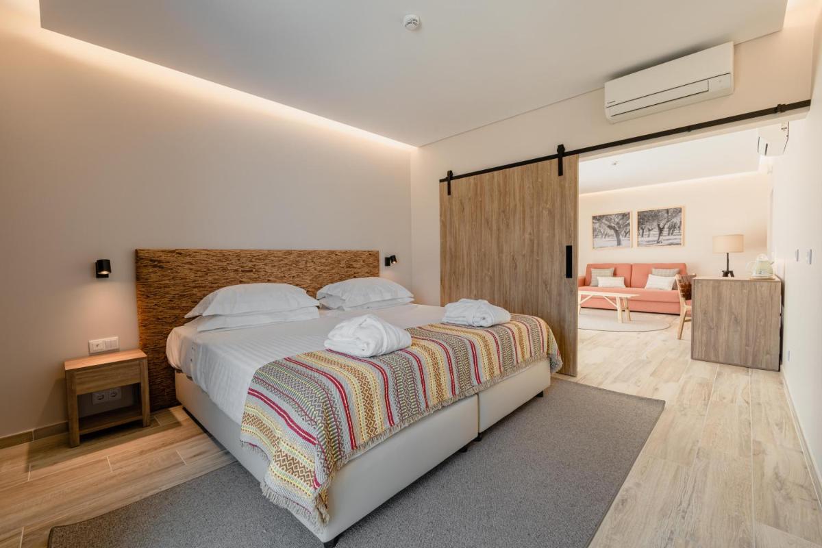 Uma cama ou camas num quarto em Sleep & Nature Hotel