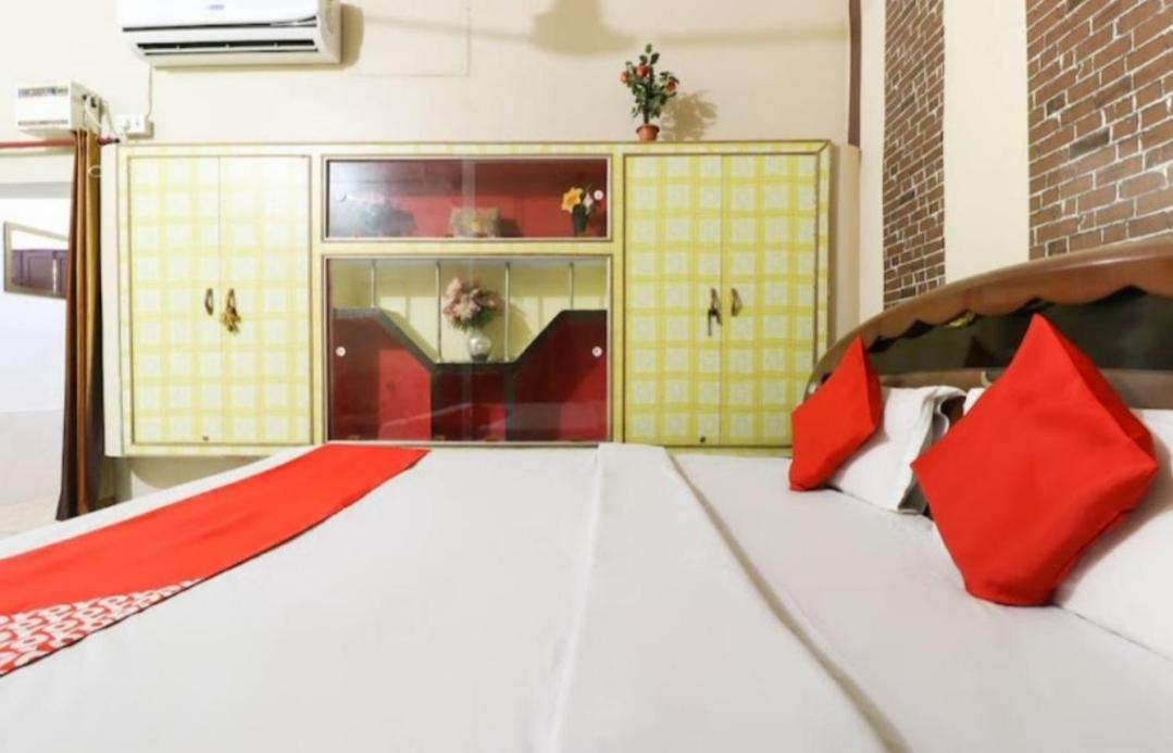 Hotel Madhva Naimisharanya By WB Inn - Housity