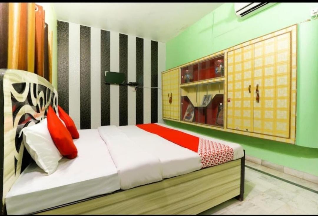 Hotel Madhva Naimisharanya By WB Inn - Housity