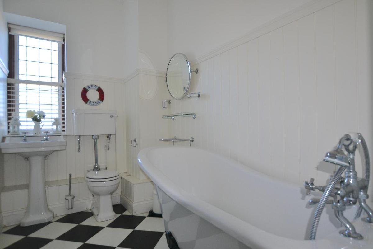 Osea Island Holiday Homes - Housity