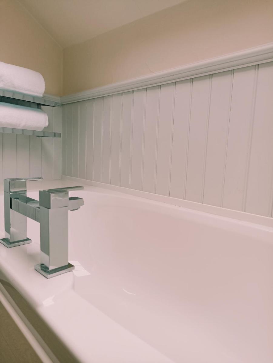 The Gwaelod y Garth Inn - Housity