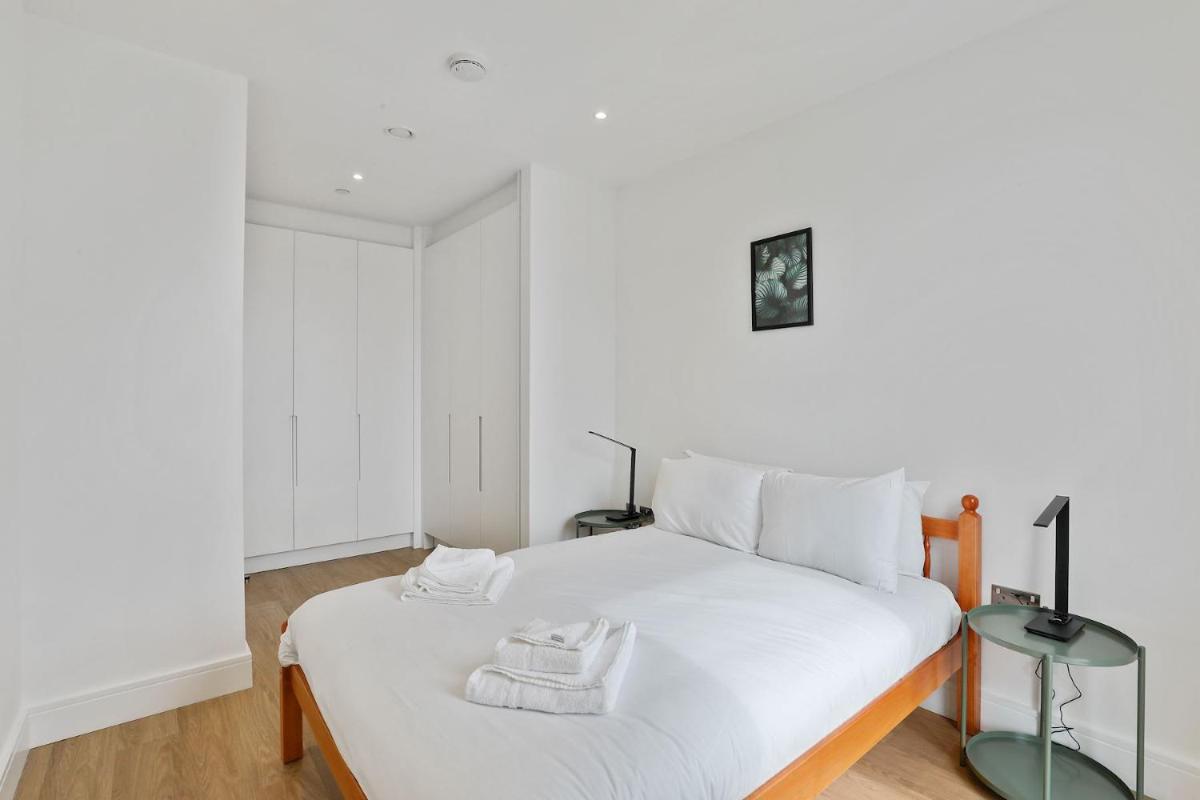 Contemporary 1 Bedroom Apartment - Chinese Quarter - Birmingham City Centre - Housity