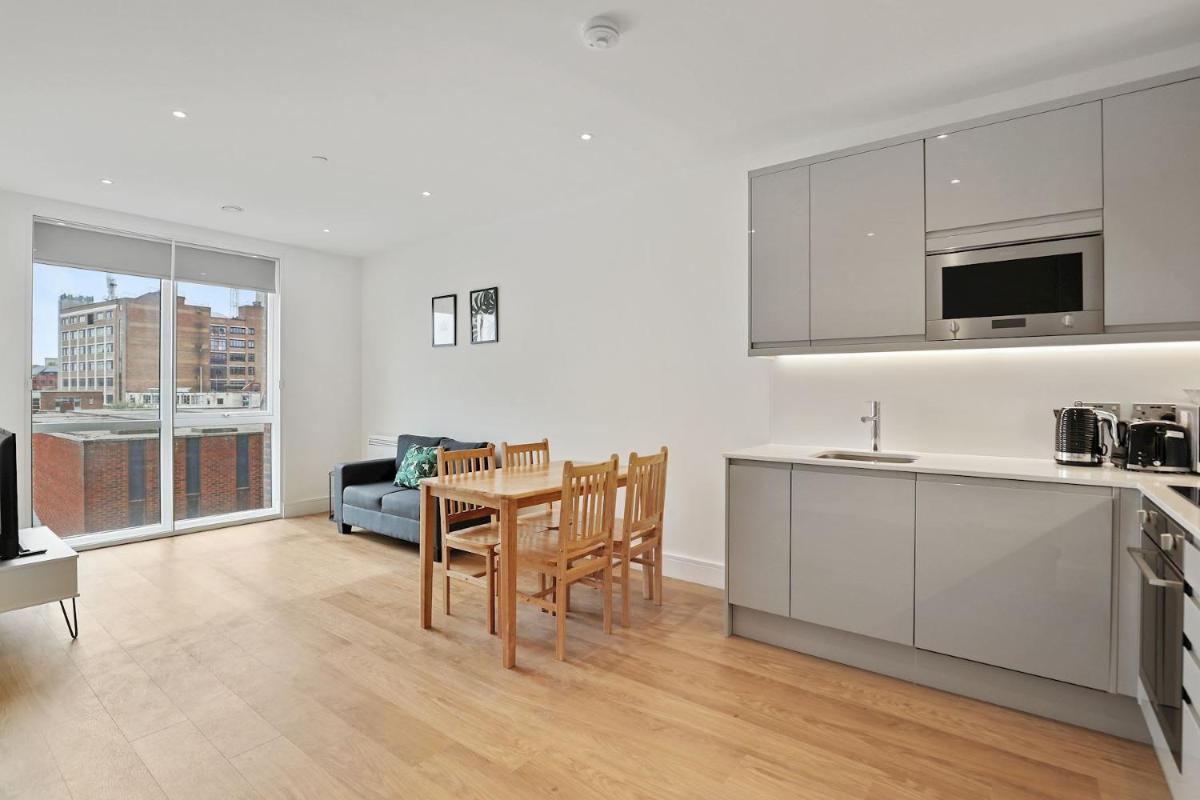 Contemporary 1 Bedroom Apartment - Chinese Quarter - Birmingham City Centre - Housity