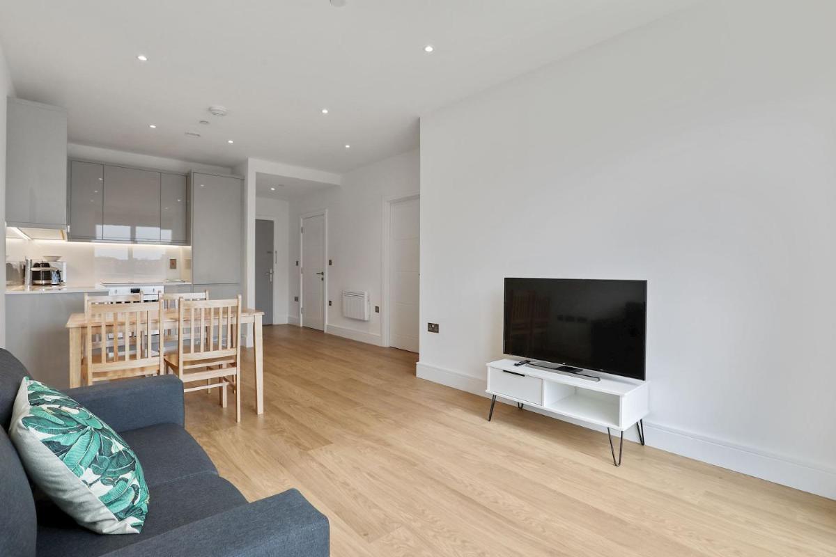 Contemporary 1 Bedroom Apartment - Chinese Quarter - Birmingham City Centre - Housity