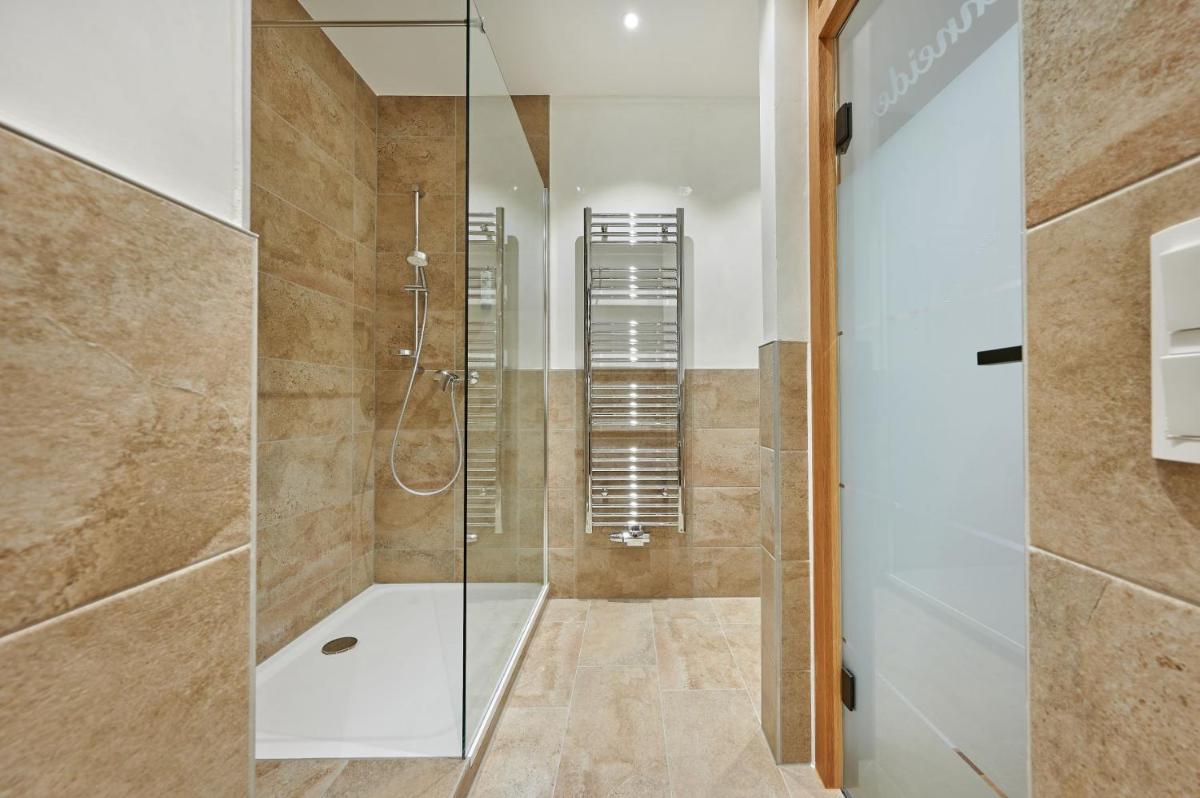 Landhotel Schneider - Housity