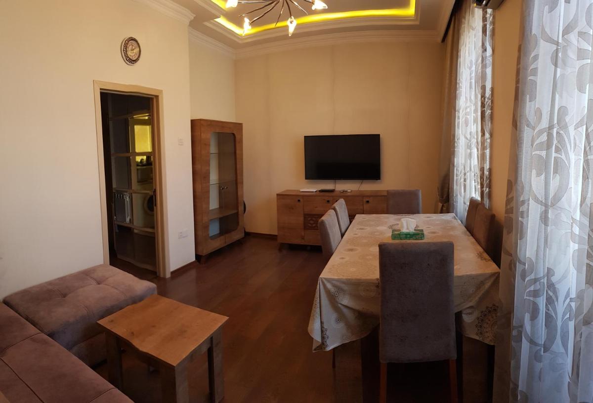 Suitetrails - Central Baku Luxury Apartment on Nizami Street