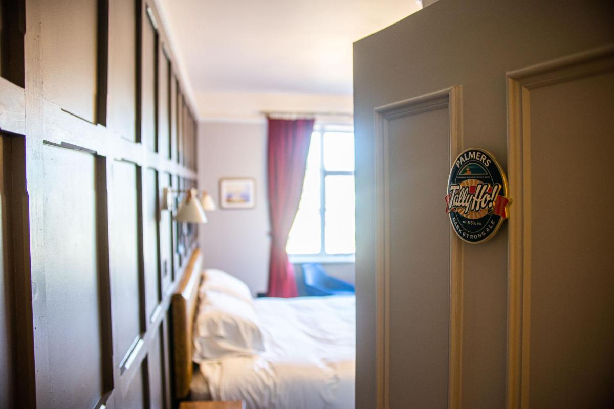 The West Bay Hotel - Housity