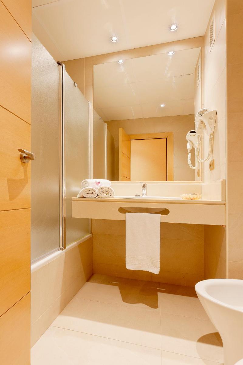 Un baño de Hotel Pimar & Spa