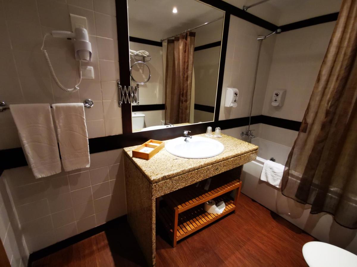 Uma casa de banho em Hotel Da Montanha