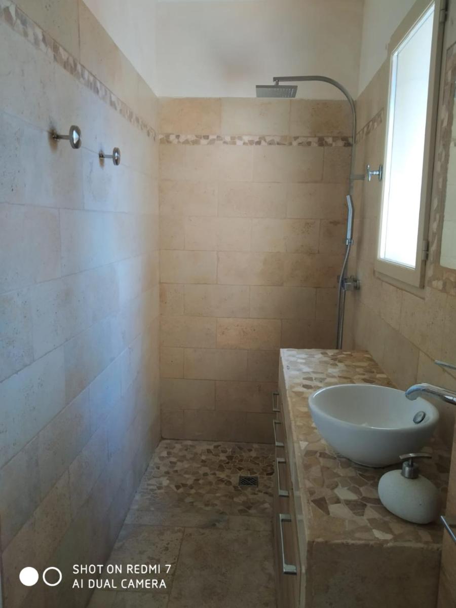 Proche Uzès petit gîte avec grande cuisine d'été et piscine - Housity