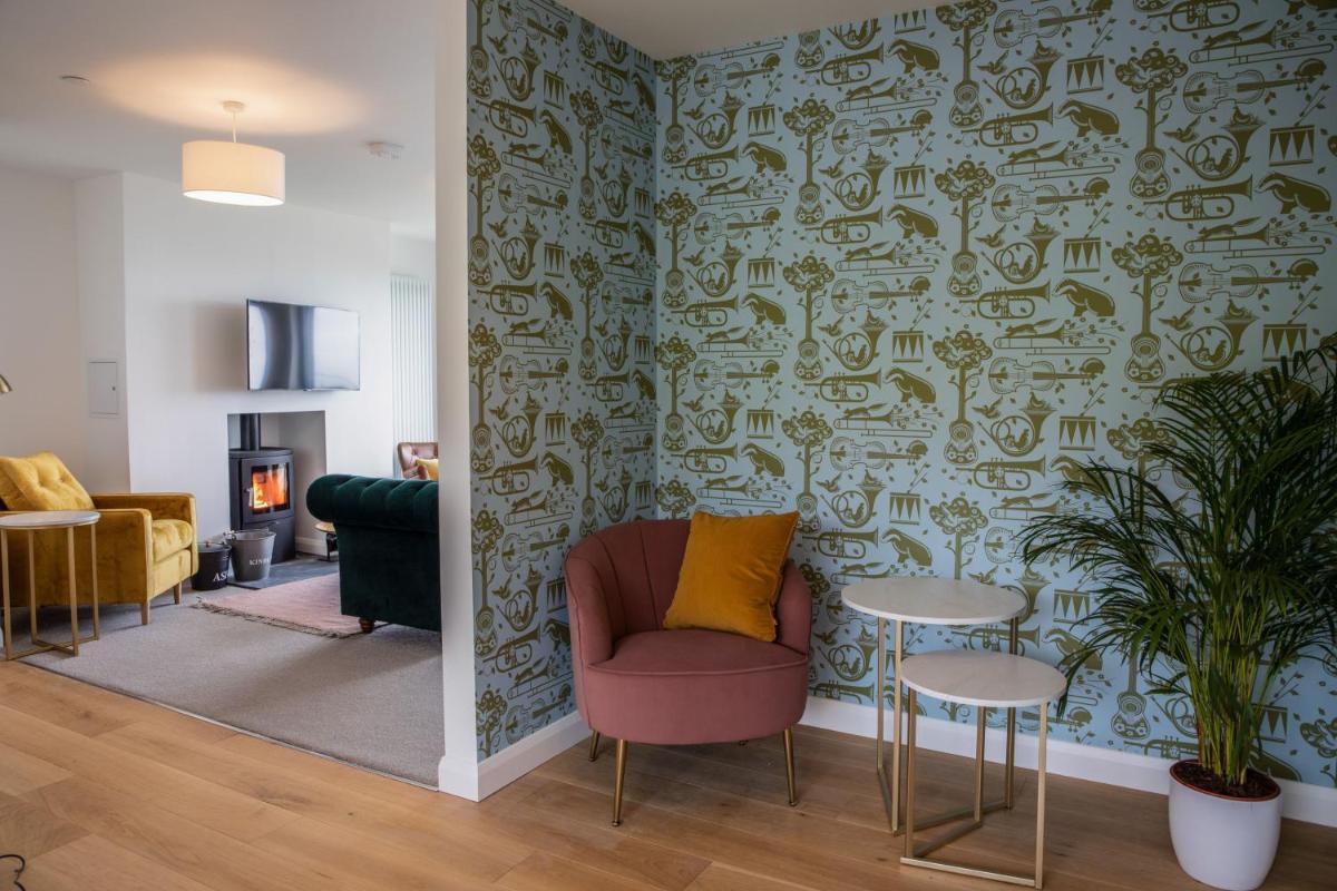 2 Bed Penthouse Apartment - 6 Plas - Housity