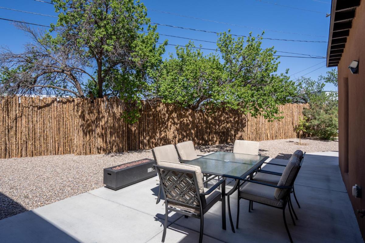 Casa Buena, 3 BRs, WiFi, Fireplace, Near Santa Fe Plaza, Sleeps 6 - Housity