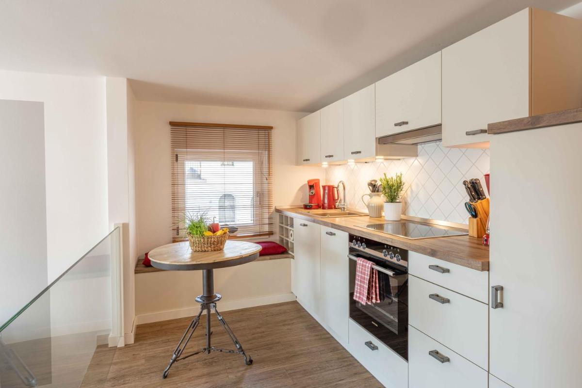 SEASIDE APARTMENTS - TOWNHOUSE - Housity