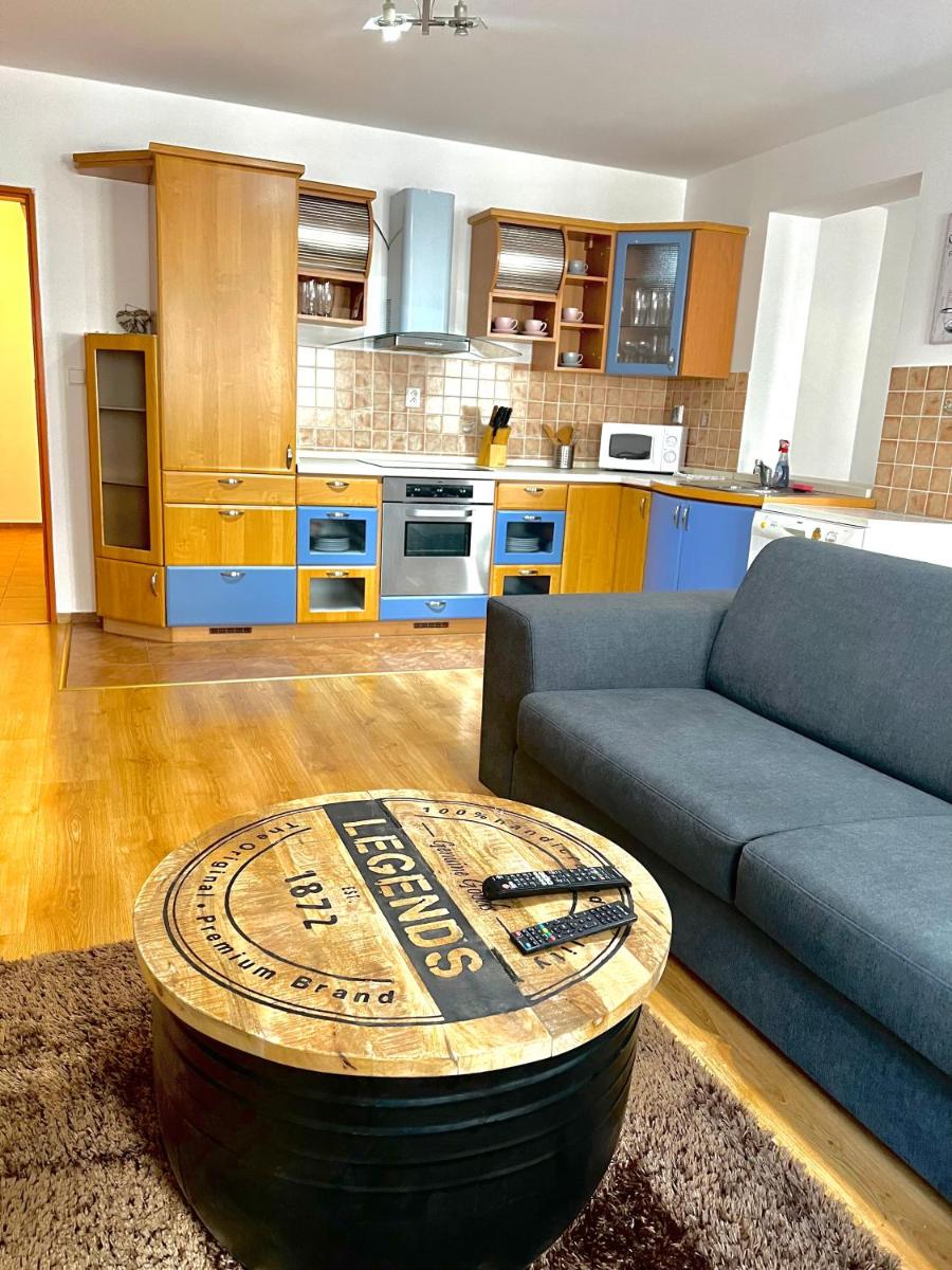 Apartmány U Vodního hradu - Housity