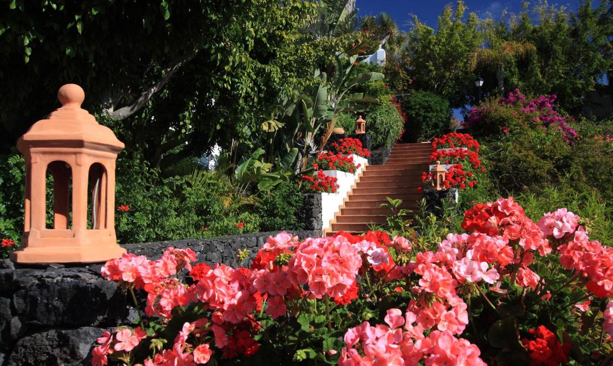 Jardín al aire libre en La Palma Jardín Resort