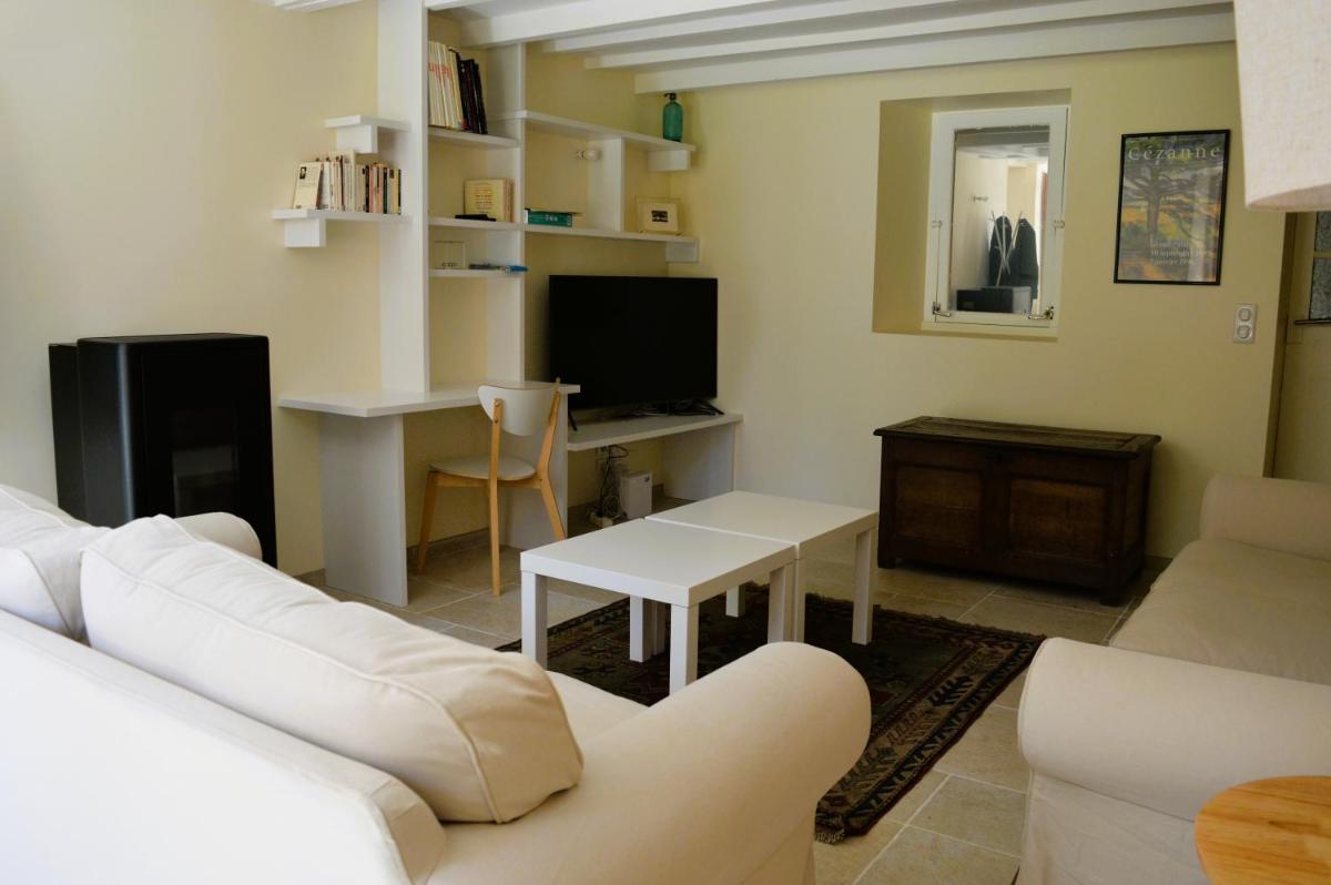 Maison typique - Très grand jardin - 7km de la mer - Housity