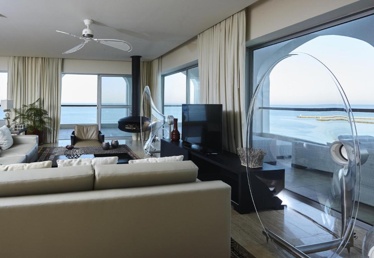 Uma área de estar em Crowne Plaza Vilamoura - Algarve by IHG