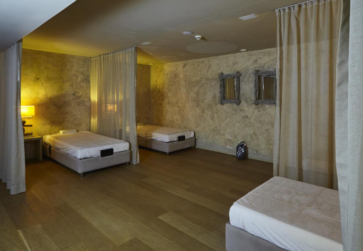 Uma cama ou camas num quarto em Crowne Plaza Vilamoura - Algarve by IHG
