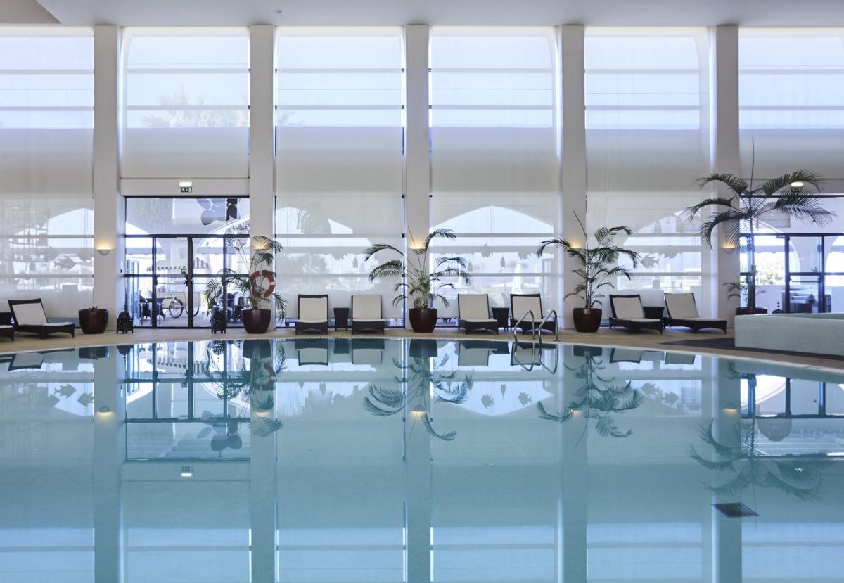 A piscina em ou perto de Crowne Plaza Vilamoura - Algarve by IHG