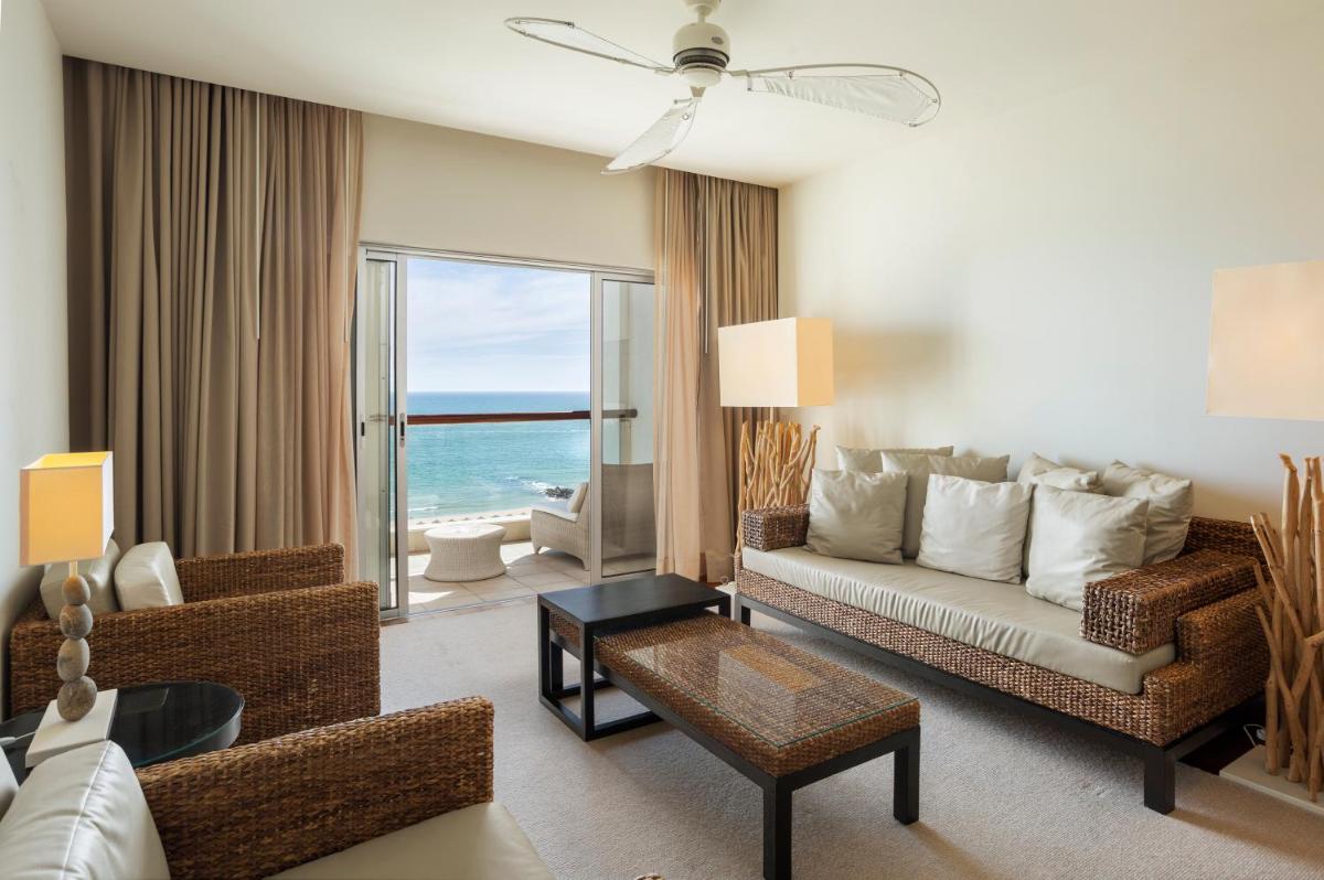 Uma área de estar em Crowne Plaza Vilamoura - Algarve by IHG
