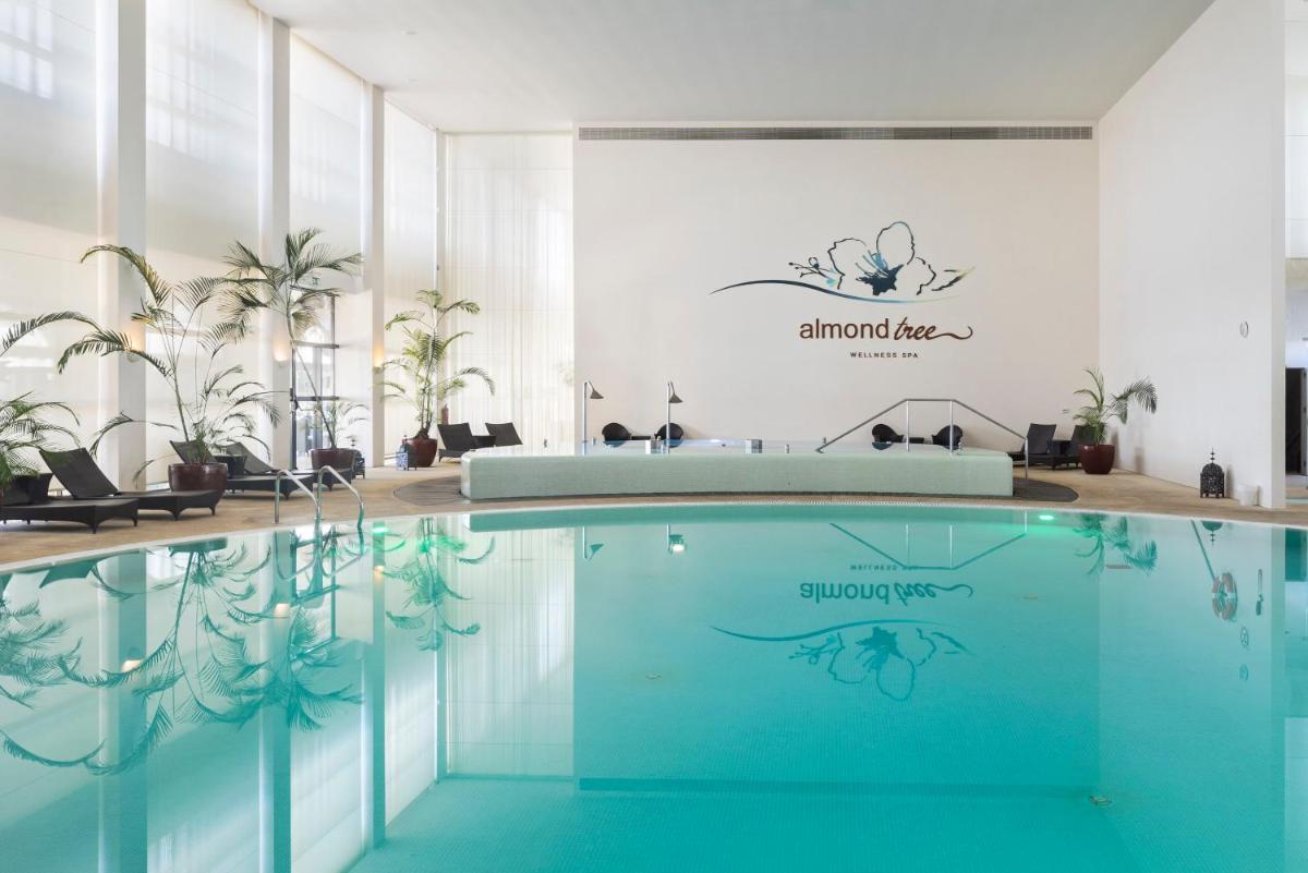 A piscina em ou perto de Crowne Plaza Vilamoura - Algarve by IHG