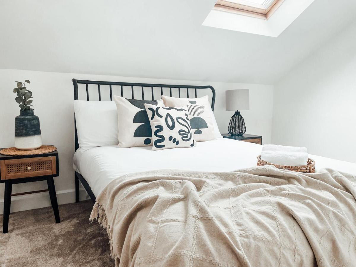 Principality View Apartment Three, by Solace Stays - Housity