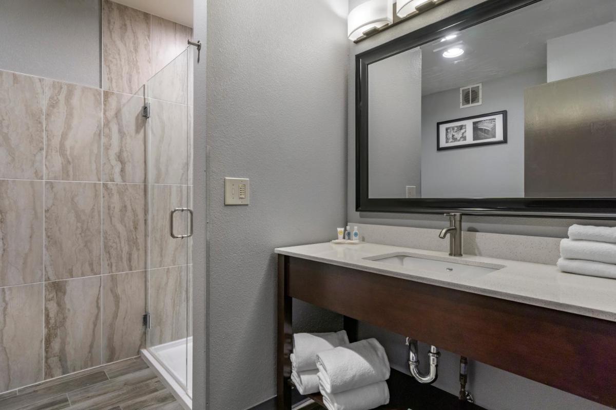 Comfort Inn Kent - Seattle - Housity