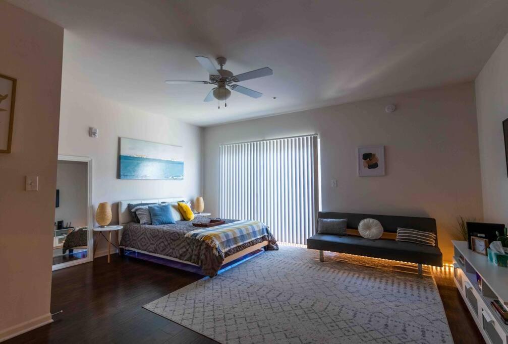 Stylish, Smart Broad Ripple Studio Getaway - Housity