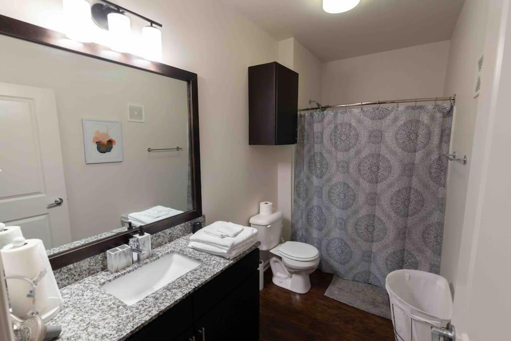 Stylish, Smart Broad Ripple Studio Getaway - Housity