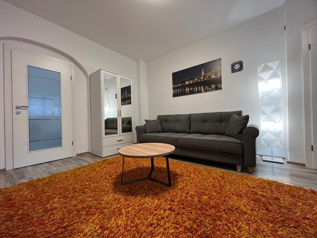 Apartman Dunav - PARKING - Self check in - Housity