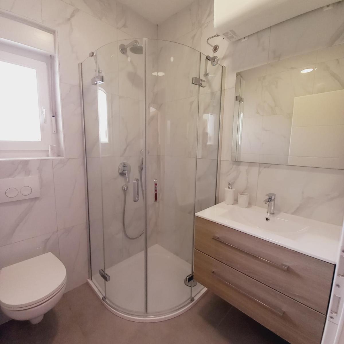 Apartments M & L Murter - Housity