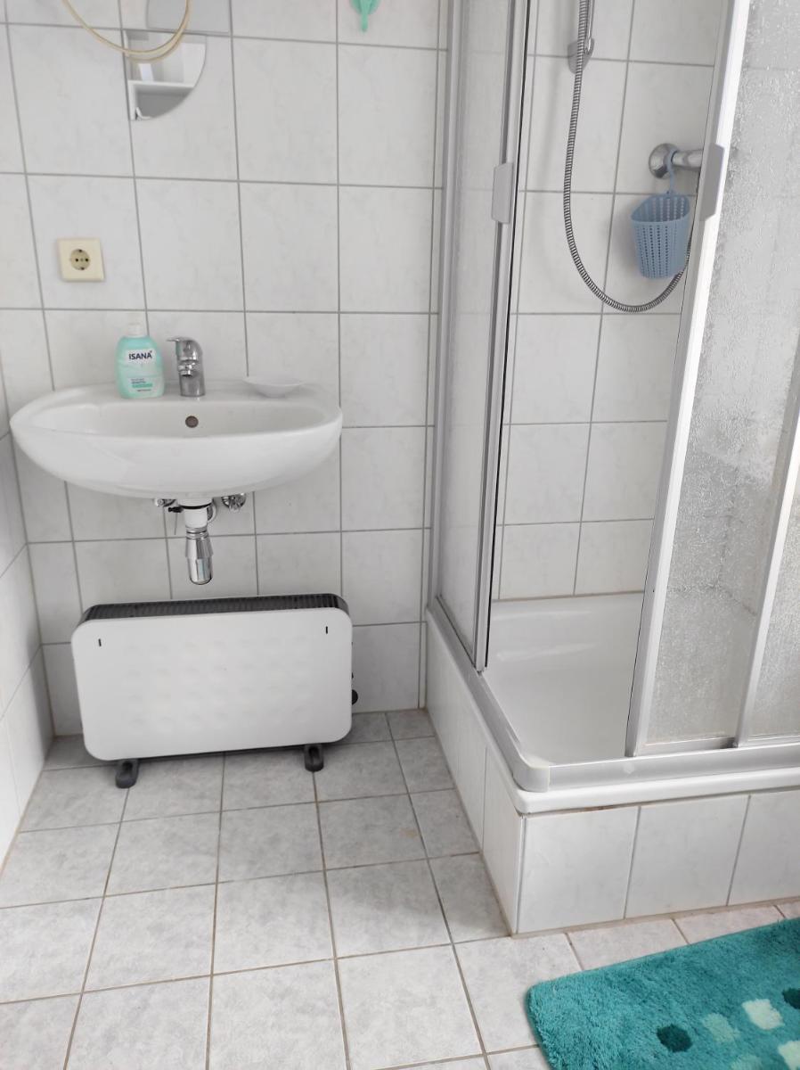 Schöne gemütliche Ferienwohnung am Saaleradweg - Housity