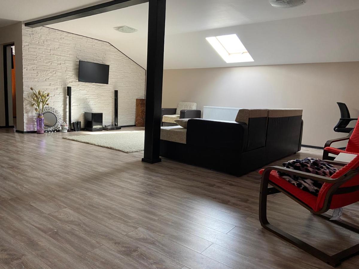 Lovely Apartment in Varlaam - Housity
